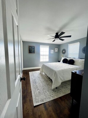 Room - Wolf River Getaway-close to dock (Highway)