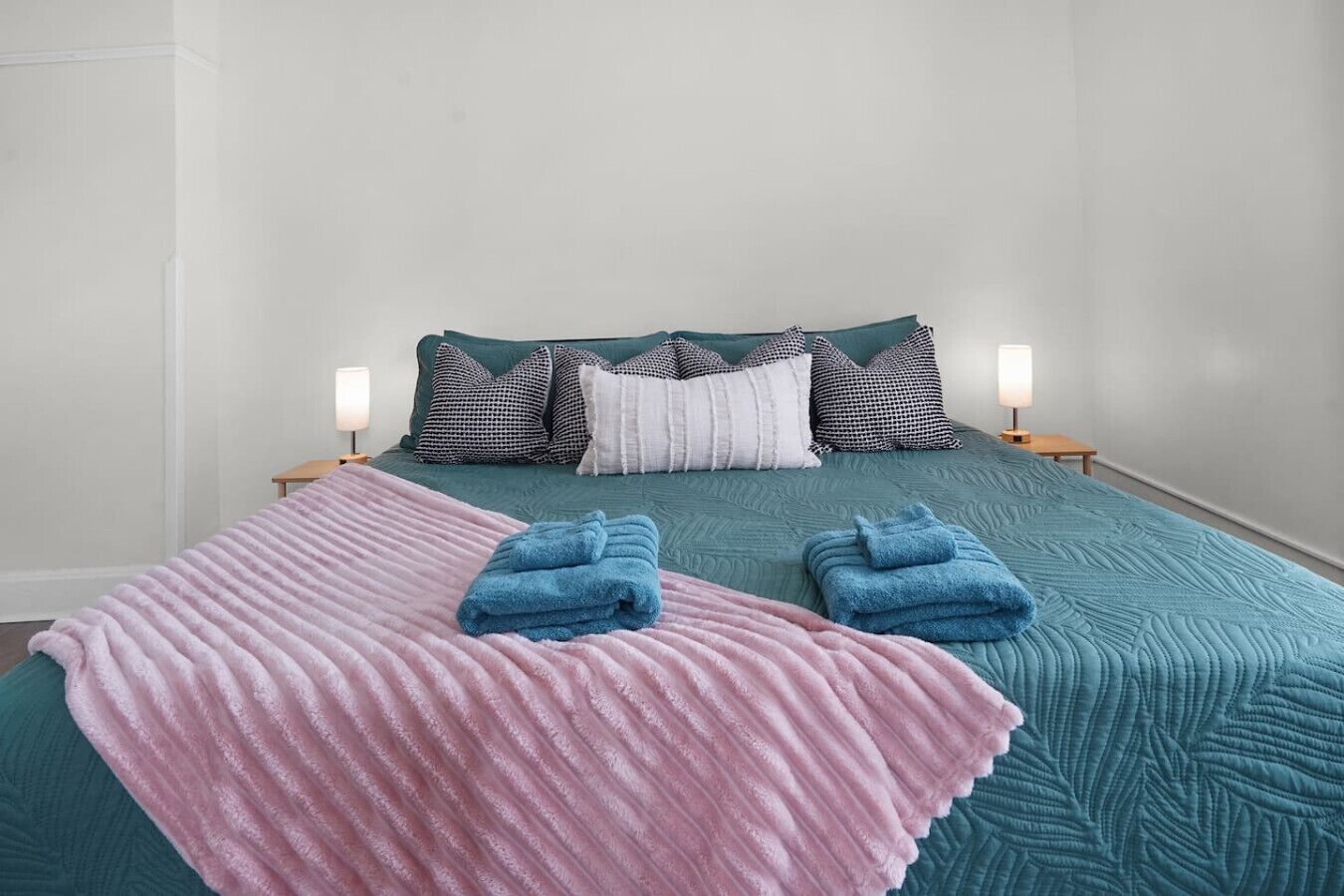 3 bedrooms, desk, WiFi