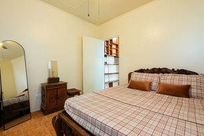 6 bedrooms, iron/ironing board, free WiFi, bed sheets