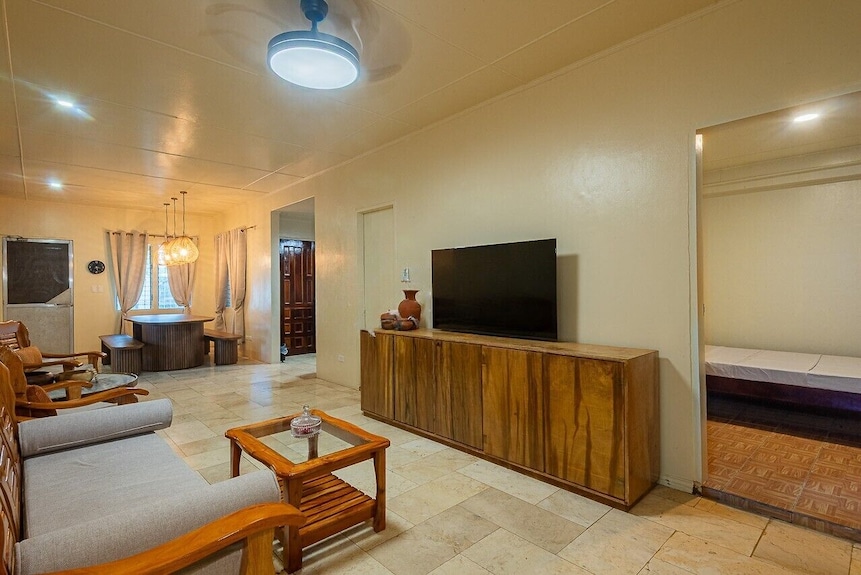 Executive Hilltop Cebu Retreat - 6bed 2bath W/private Assistant - Compostela
