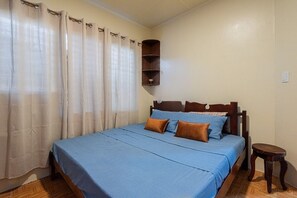 6 bedrooms, iron/ironing board, free WiFi, bed sheets