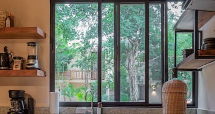 Executive Hilltop Cebu Retreat - 6Bed 2Bath w/Private Assistant