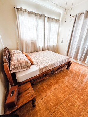 6 bedrooms, iron/ironing board, free WiFi, bed sheets
