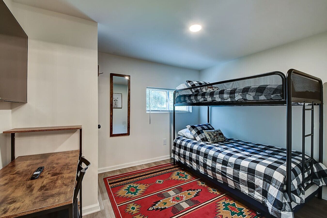 3 bedrooms, desk, iron/ironing board, WiFi