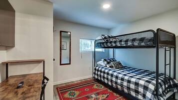 3 bedrooms, desk, iron/ironing board, WiFi