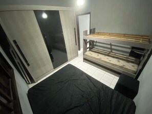 2 bedrooms, free WiFi - Beach house / Suarão - Itanhaém, 7 minutes walk from the beach. (Itanhaém)