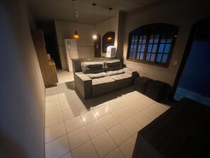 Interior - Beach house / Suarão - Itanhaém, 7 minutes walk from the beach. (Itanhaém)
