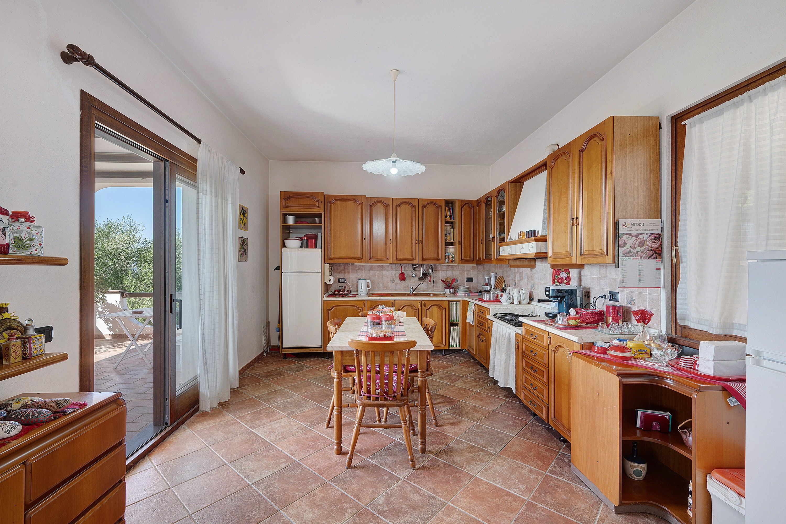 Fridge, cookware/dishes/utensils