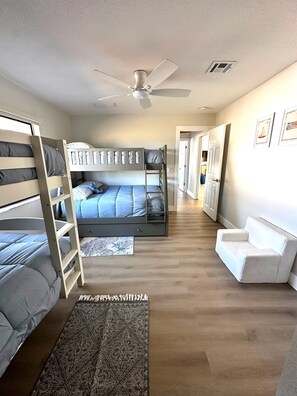 Iron/ironing board, WiFi, bed sheets - Rotonda West Pool & Spa Oasis (Rotonda West)