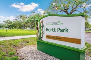 Property grounds - Hidden Palms- Family Oasis Near Beach & Las Olas (Fort Lauderdale)