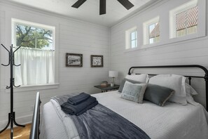 Room - Row Home - Standard Cabin I (Dripping Springs)