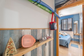 1 slaapkamer, een strijkplank/strijkijzer, wifi, beddengoed