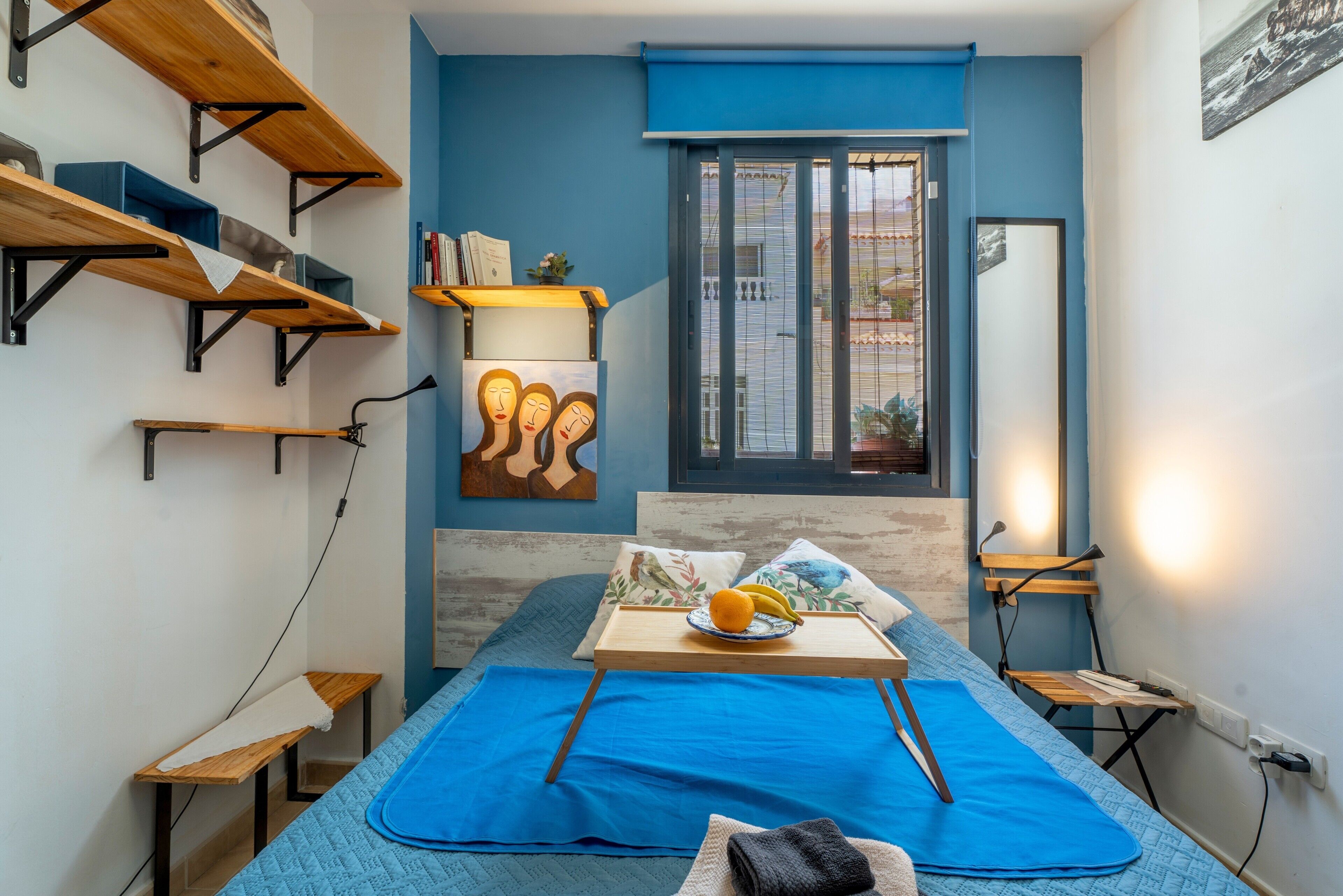 1 dormitorio, tabla de planchar con plancha, wifi y ropa de cama