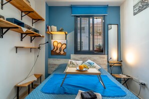 1 slaapkamer, een strijkplank/strijkijzer, wifi, beddengoed