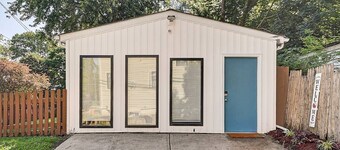 Walkable to Mass Ave and more! Sleeps 2
