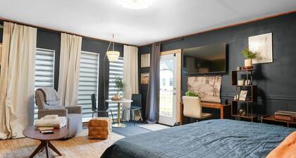 Walkable to Mass Ave and more! Sleeps 2