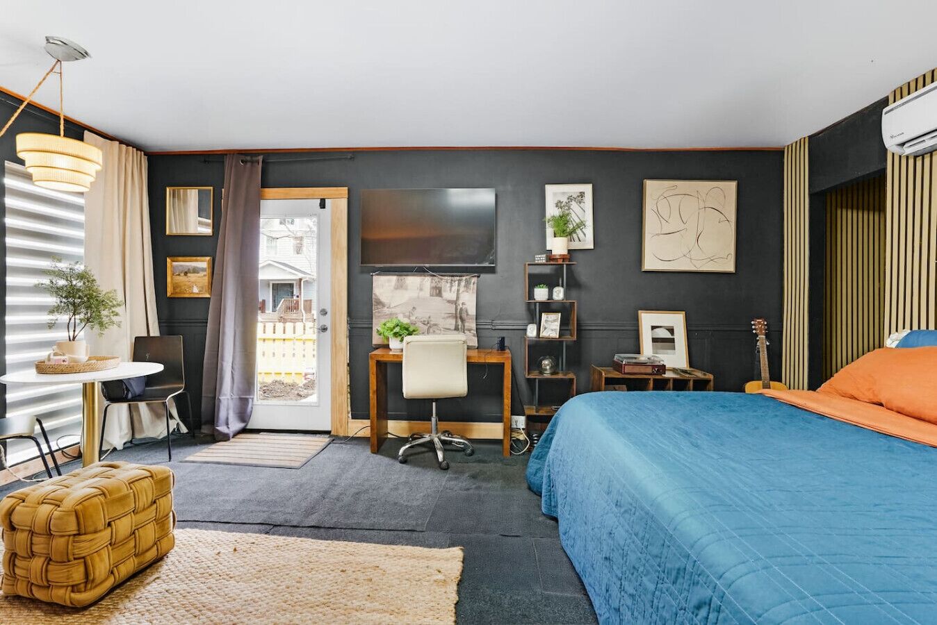 Escritorio, wifi, ropa de cama