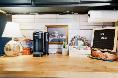 Walkable to Mass Ave and more! Sleeps 2