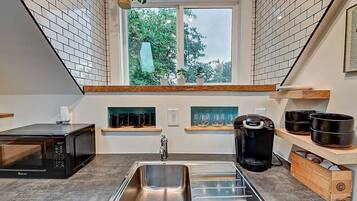 Fridge, microwave, coffee/tea maker, cookware/dishes/utensils