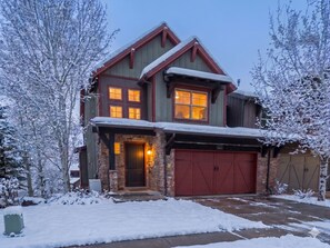 Exterior - Luxury Townhome 4BR - Near Skiing & Hiking! (Hideout)