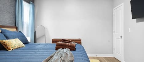 3 bedrooms, desk, iron/ironing board, WiFi