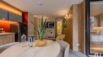 Apartment, Mehrere Betten, Terrasse, Stadtblick (Gardens B201 + Sat) | 3 Schlafzimmer