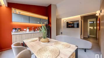 Apartment, Multiple Beds, Patio, City View (Gardens B301 + Sat) | Dining