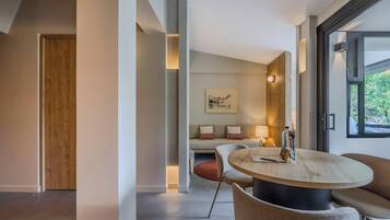 Apartment, Multiple Beds, Patio, City View (Gardens A304 + Sat) | Dining