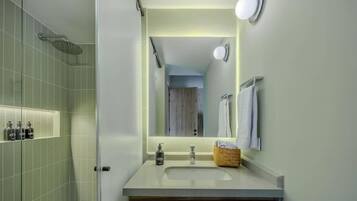 Apartment, Multiple Beds, Patio, City View (Gardens A304 + Sat) | Bathroom