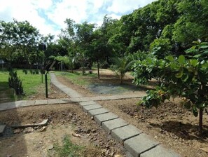 Property grounds - Cabañas Paolone Popoyo 1, air conditioning, pool (Tola)