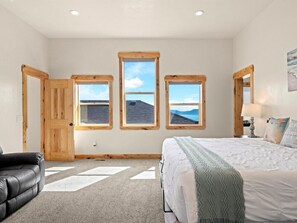 13 bedrooms - Pool, Racquetball, RV, Sauna - Retreats & Events! (Fish Haven)