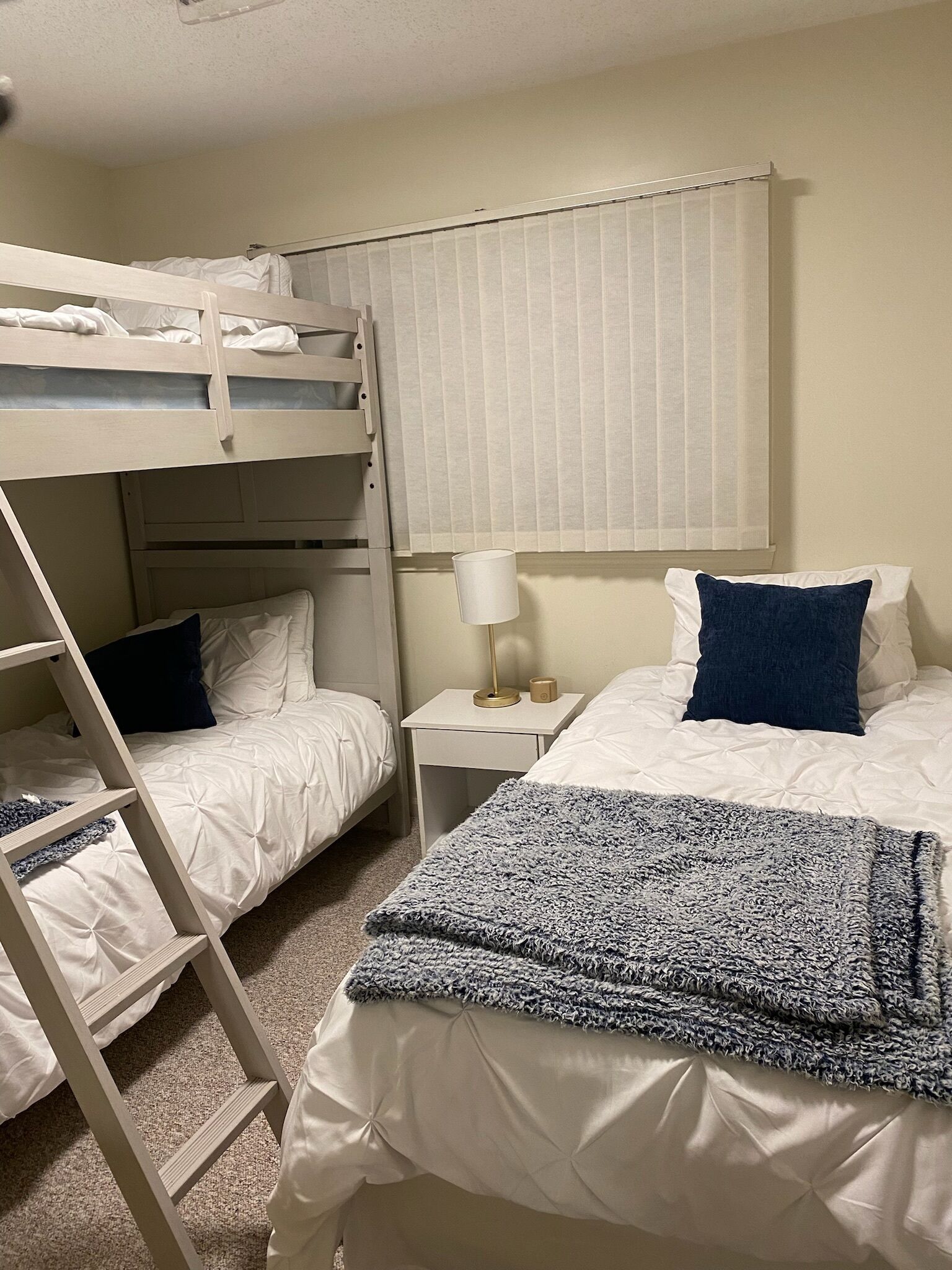 4 bedrooms, iron/ironing board, WiFi, bed sheets