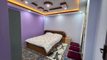 In-room safe, soundproofing, iron/ironing board, free WiFi