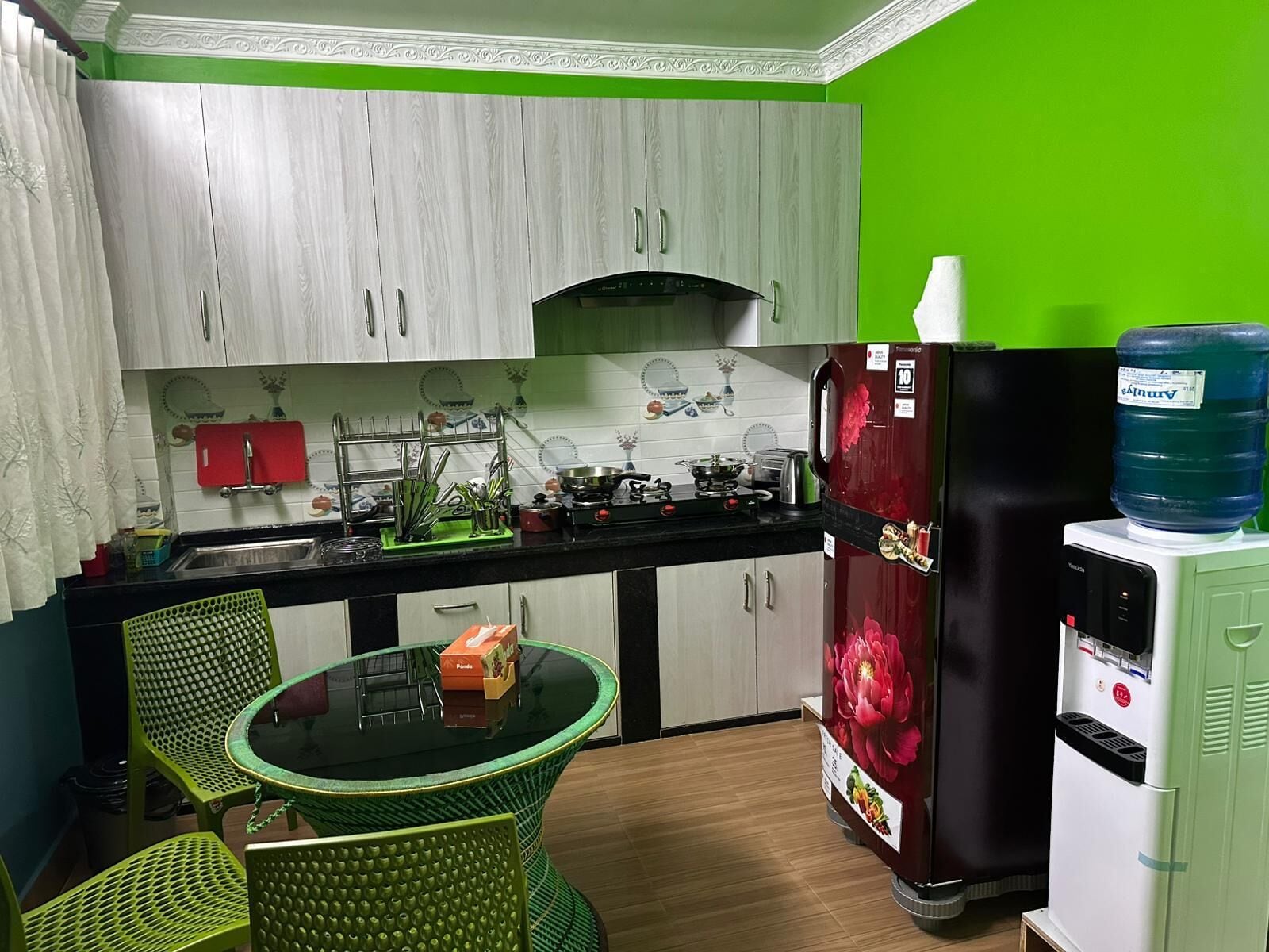 Deluxe Room, Balcony, City View | In-room dining