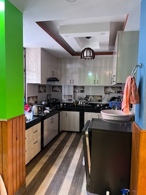 Double Room, Balcony, City View | In-room dining
