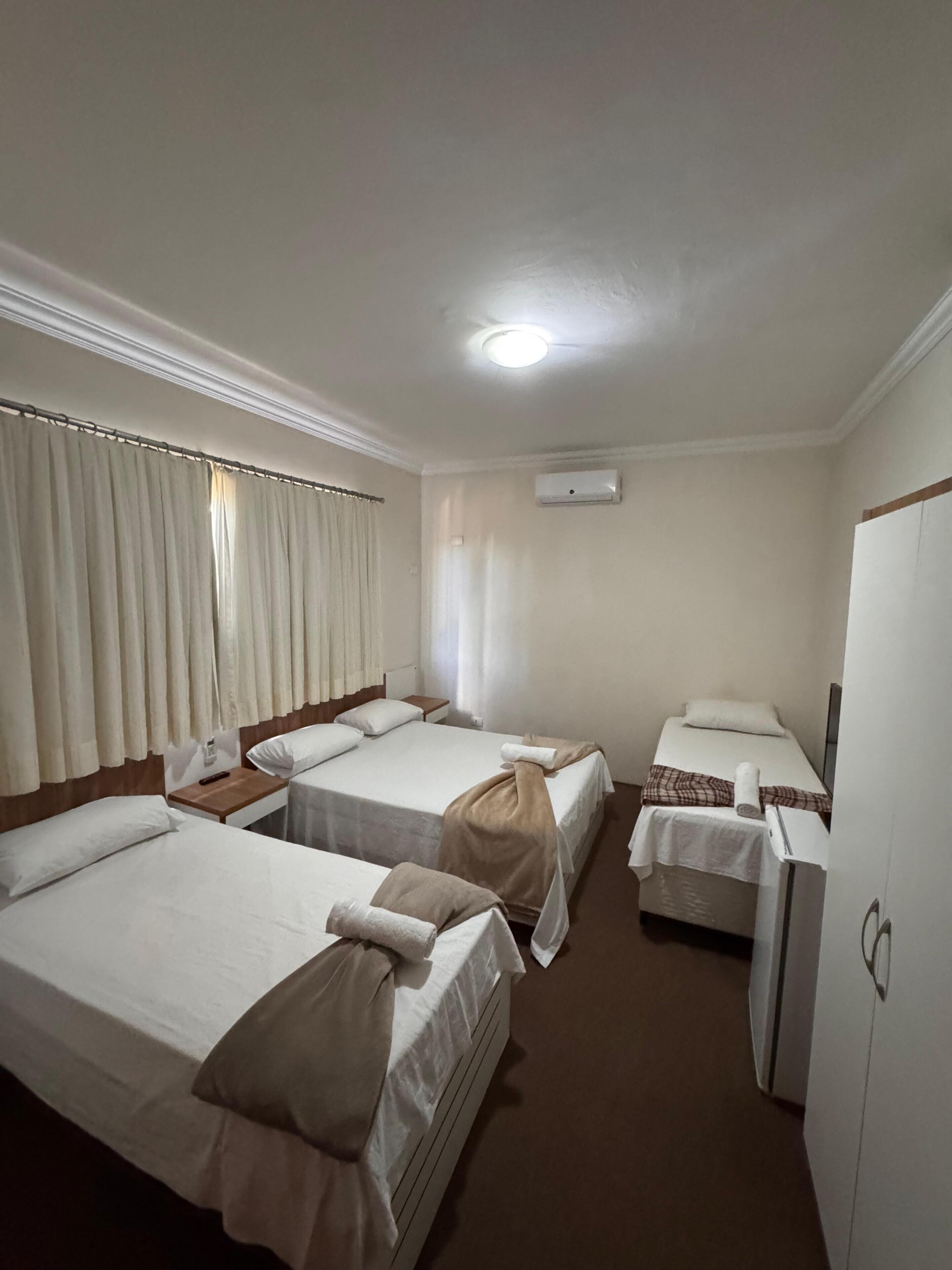 Habitación cuádruple Confort | Tabla de planchar con plancha y wifi gratis