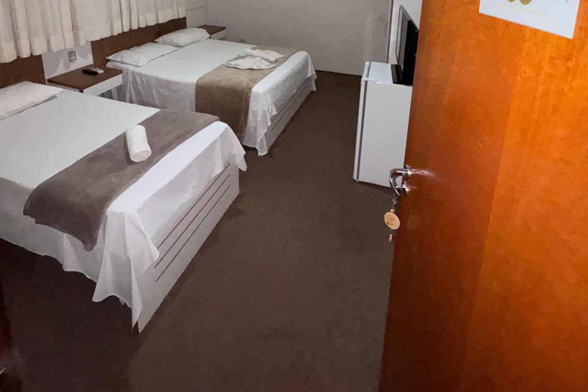 Habitación cuádruple Confort | Tabla de planchar con plancha y wifi gratis