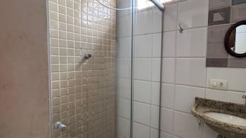 Basic Room | Bathroom