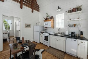 Private kitchen - Row Home - Standard Cabin J (Dripping Springs)