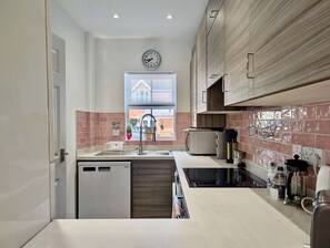 House - Charming 2 bed House in Pinner (Pinner)