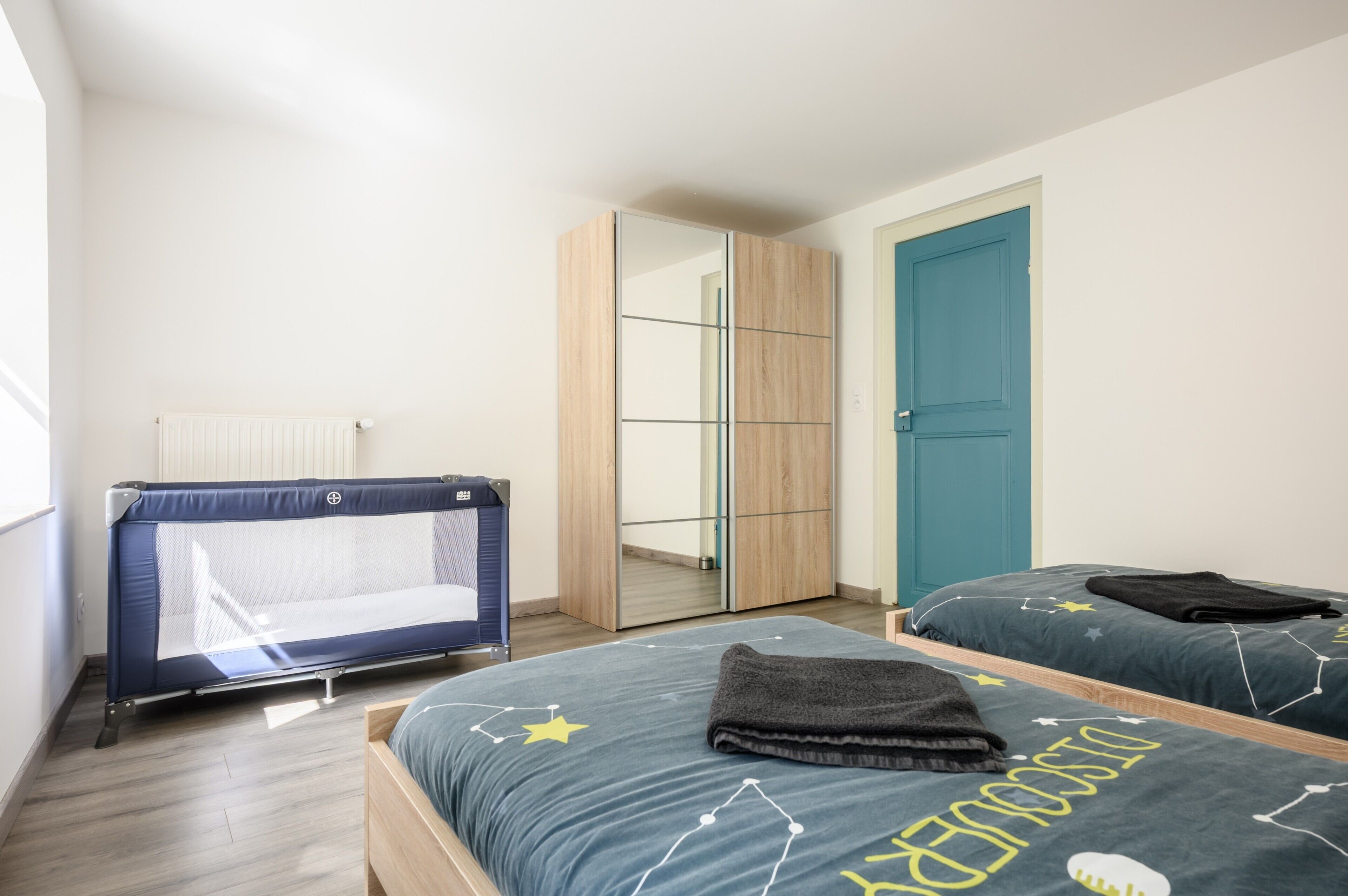 2 chambres, fer et planche à repasser, Wi-Fi, draps fournis