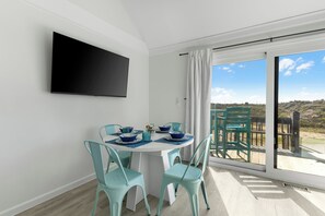 Dining - Welcome To The Soak Life!
Ocean Views, Private Beach Access, & Great Location! (North Topsail Beach)