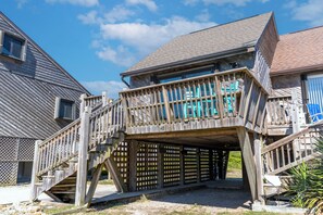 Exterior - Welcome To The Soak Life!
Ocean Views, Private Beach Access, & Great Location! (North Topsail Beach)
