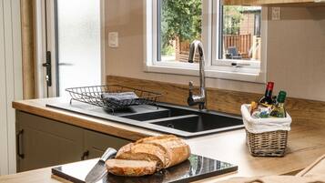 Cookware/dishes/utensils