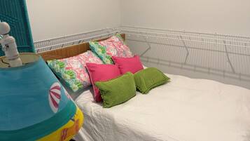 4 bedrooms, free WiFi, bed sheets, wheelchair access