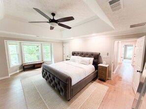 5 bedrooms, desk, iron/ironing board, WiFi - NEW Listing- large home w/ hot tub & NO pet fees! (Smyrna)