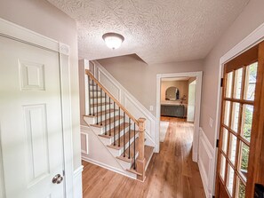 Interior - NEW Listing- large home w/ hot tub & NO pet fees! (Smyrna)