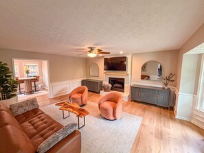 TV, fireplace, offices - NEW Listing- large home w/ hot tub & NO pet fees! (Smyrna)