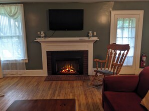 TV, fireplace
