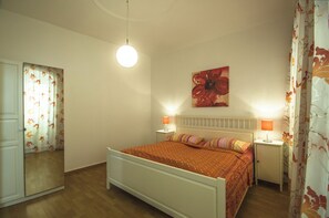 1 bedroom, iron/ironing board, WiFi, bed sheets - Haus Spiegel - Holiday apartment Mediterran 1 (Lindau (Bodensee))